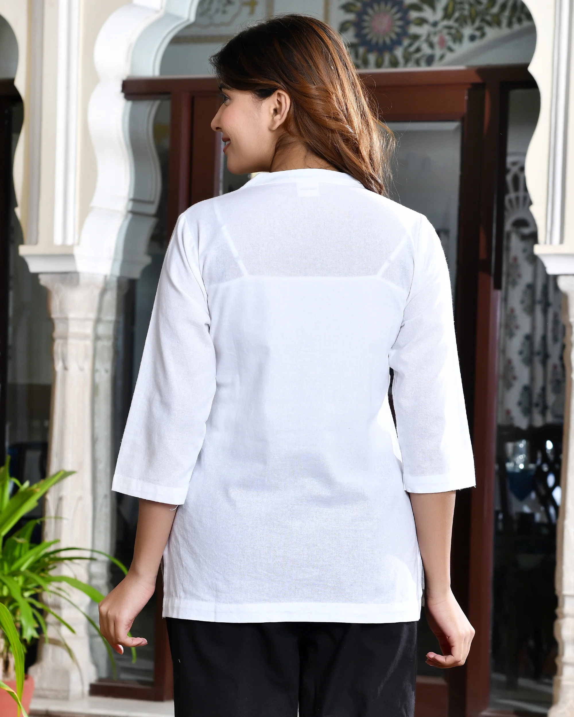 White airy linen short kurti - Image 4