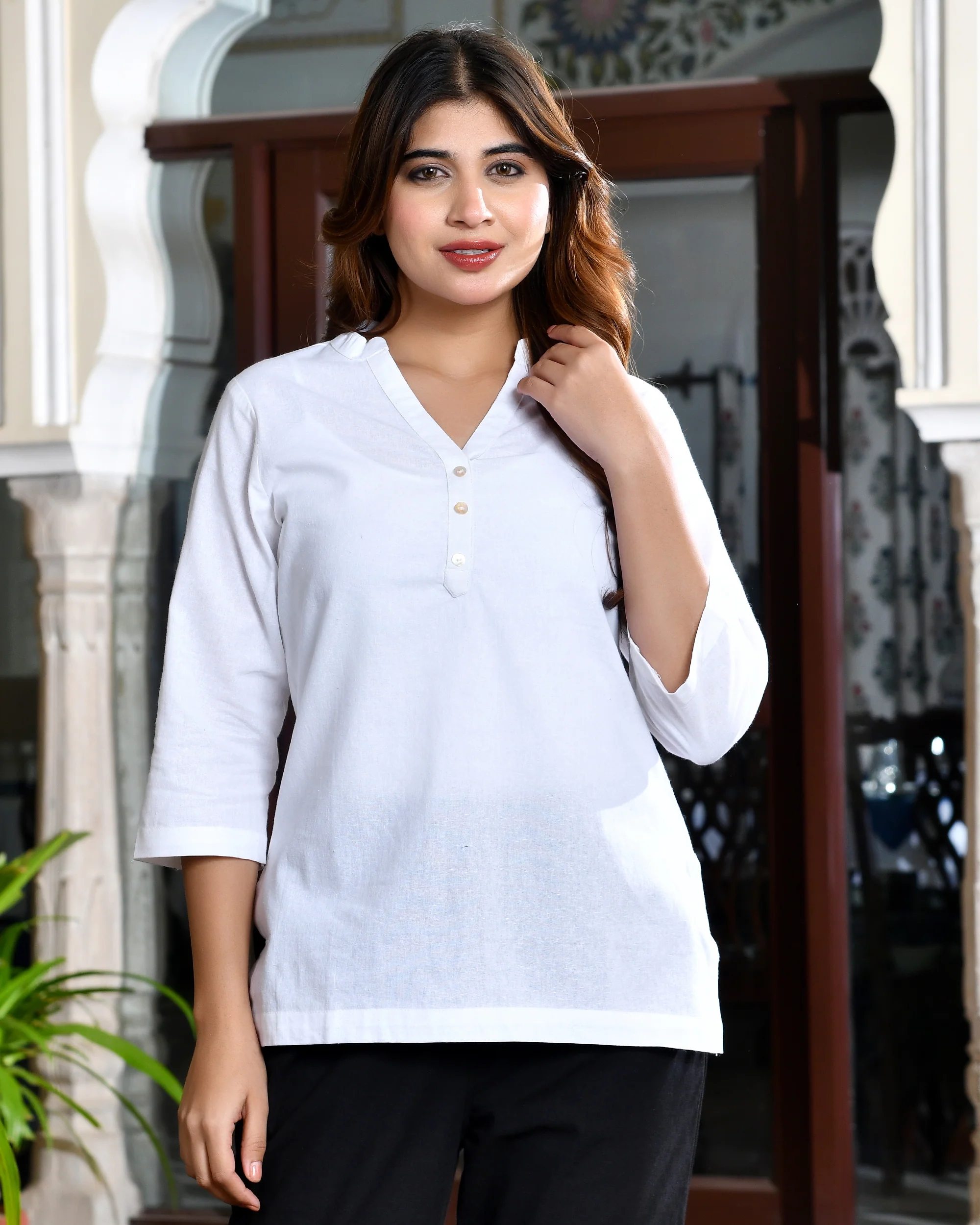 White airy linen short kurti - Image 9